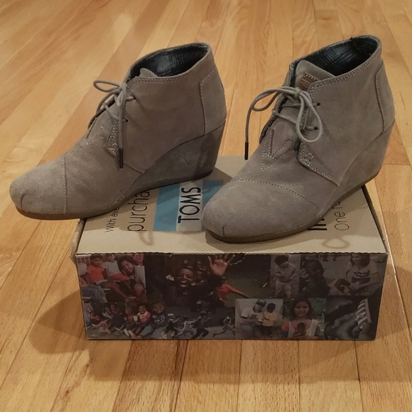 TOMS - Desert Taupe Suede Wedge Boots - Size 8.5 - Picture 4 of 11